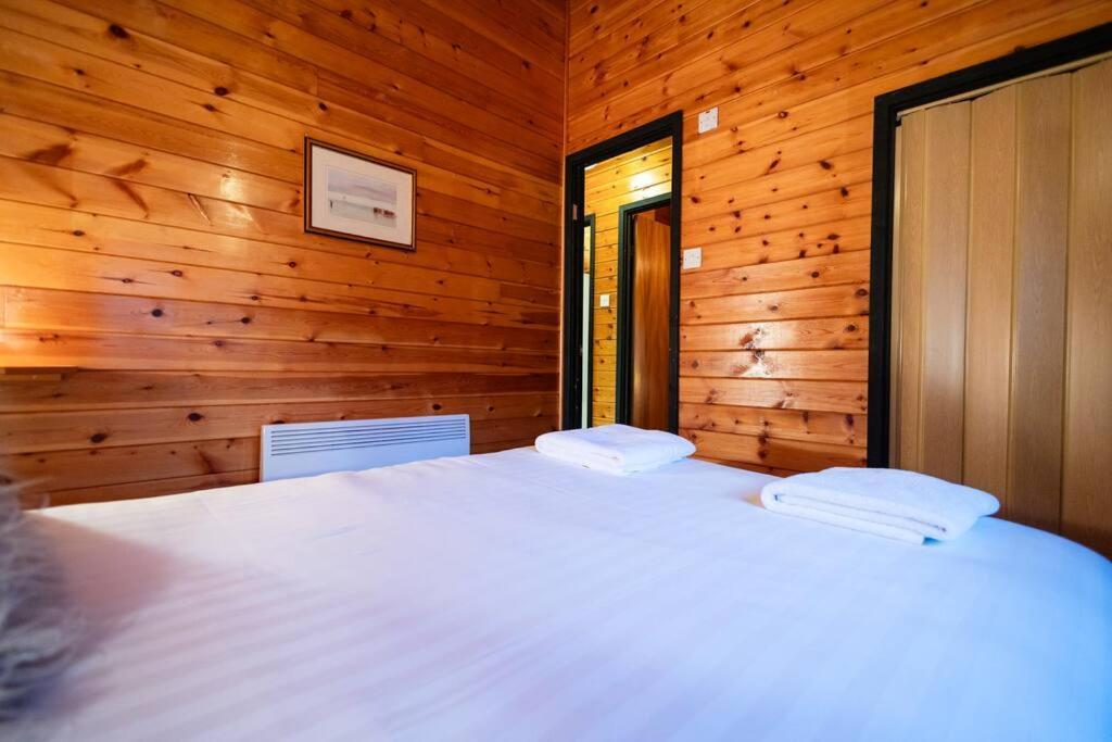 Cozy Norwegian Style Log Cabin In Rural Snowdonia - 2 Bedrooms & Parking By Seren Short Stays Ffestiniog Екстериор снимка