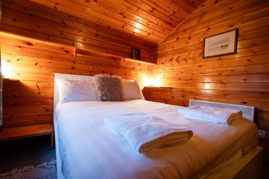 Cozy Norwegian Style Log Cabin In Rural Snowdonia - 2 Bedrooms & Parking By Seren Short Stays Ffestiniog Екстериор снимка